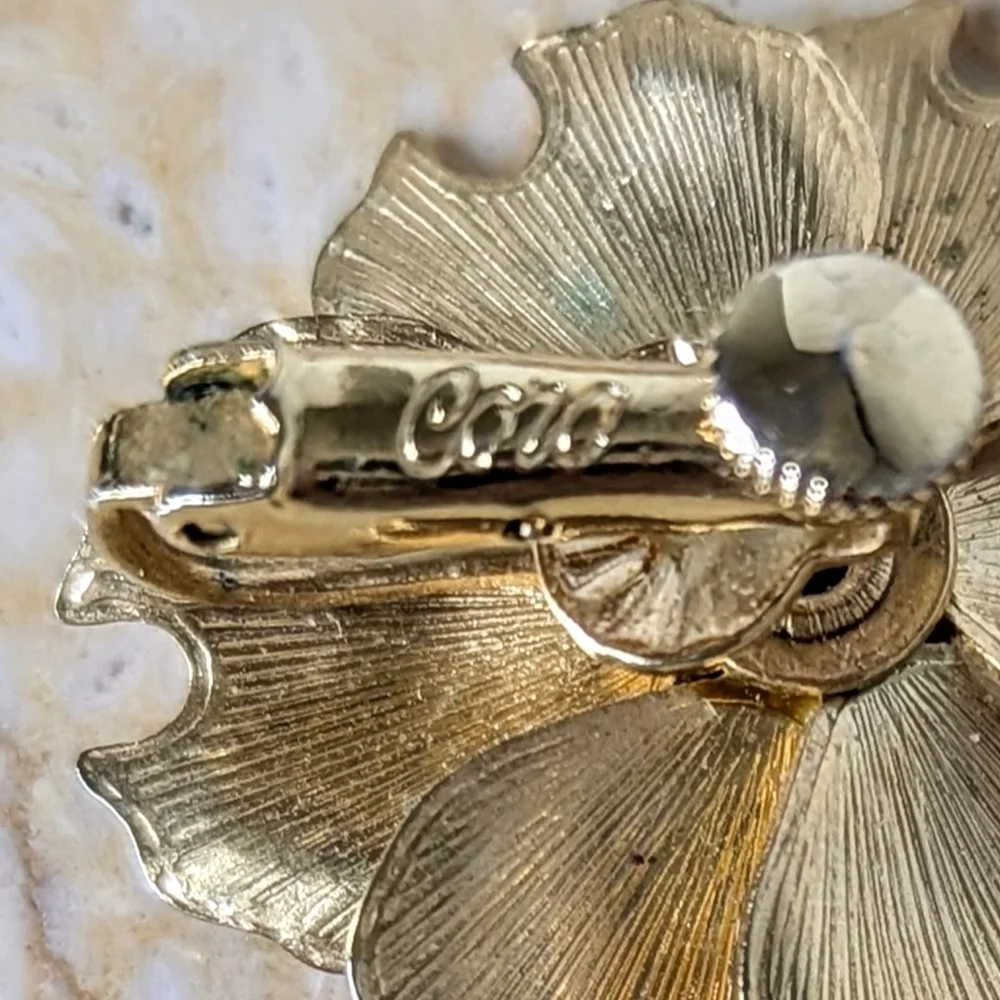 Vintage Coro Gold Tone Flower Clip- On Classic Earrings 60's 70's - Picture 4 of 7